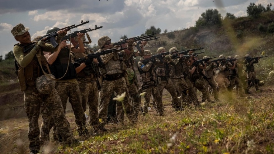 EU xem xét thành lập phái bộ huấn luyện cho quân đội Ukraine